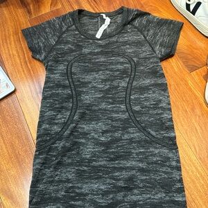 LULULEMON WORKOUT TEE